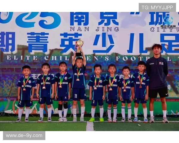 张志豪展现卓越足球技艺和不懈拼搏精神成就辉煌运动生涯